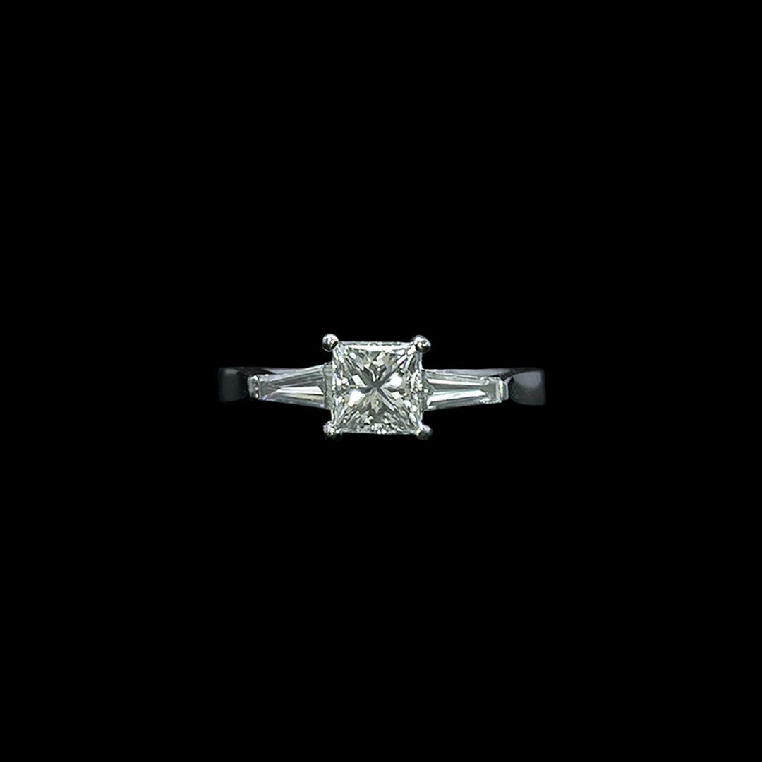 Diamond solitaire ring | Princess cut | Platinum