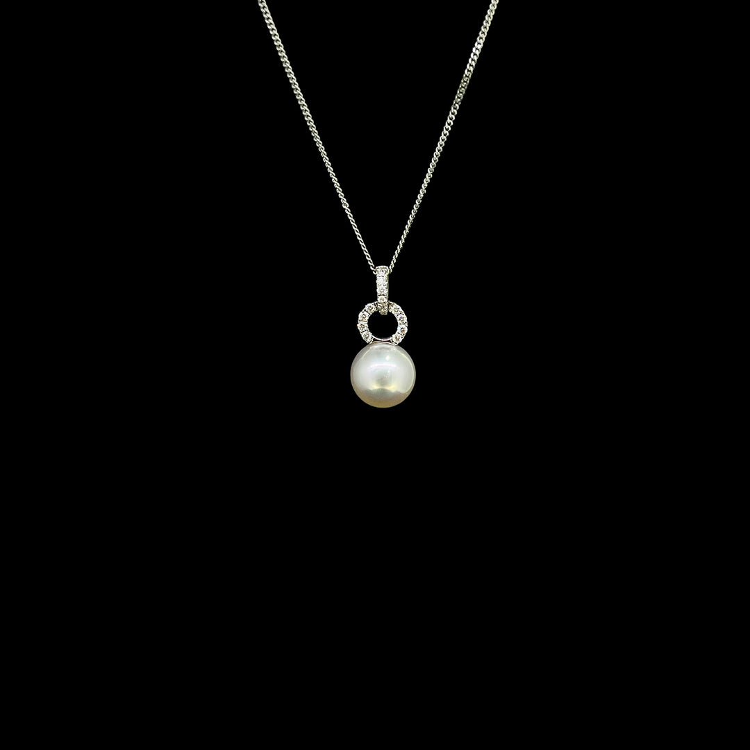 Pearl and Diamond pendant | 18ct White Gold