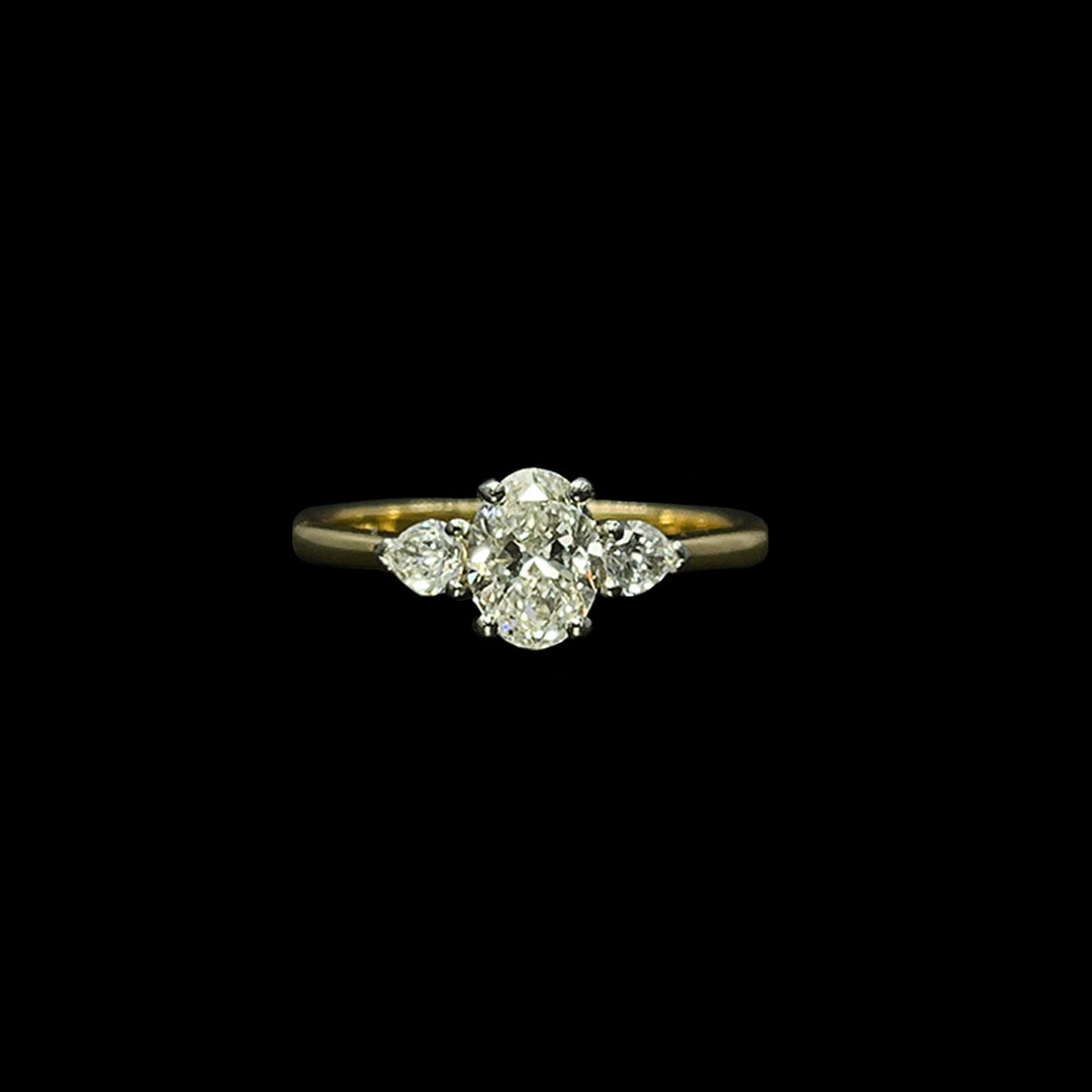 Diamond ring | Oval cut | 18ct Yellow Gold