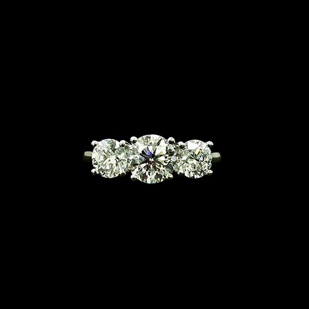 Diamond trilogy ring | Round brilliant | 18ct Yellow Gold