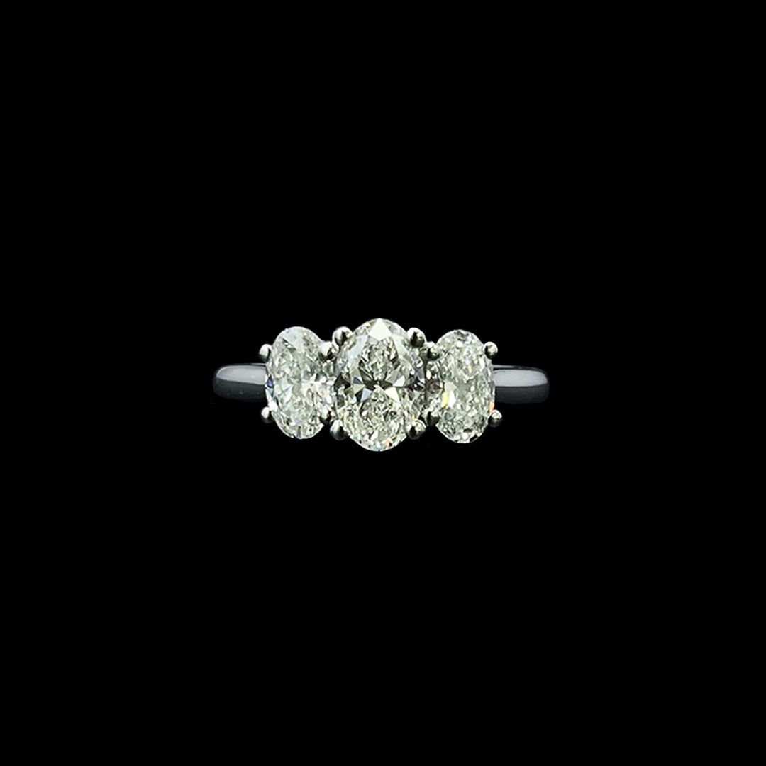 Diamond trilogy ring | Oval cut | Platinum