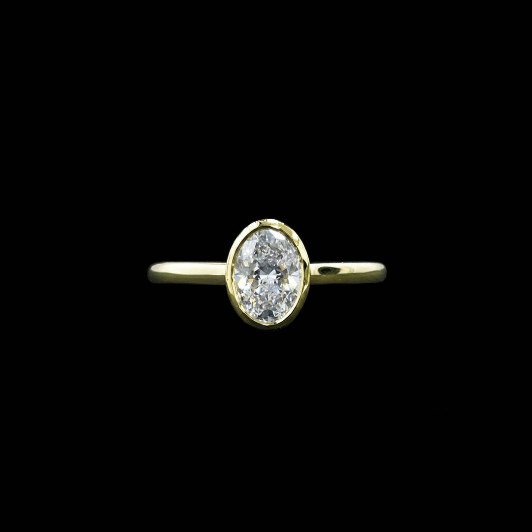 Diamond solitaire | Oval | 18ct yellow gold