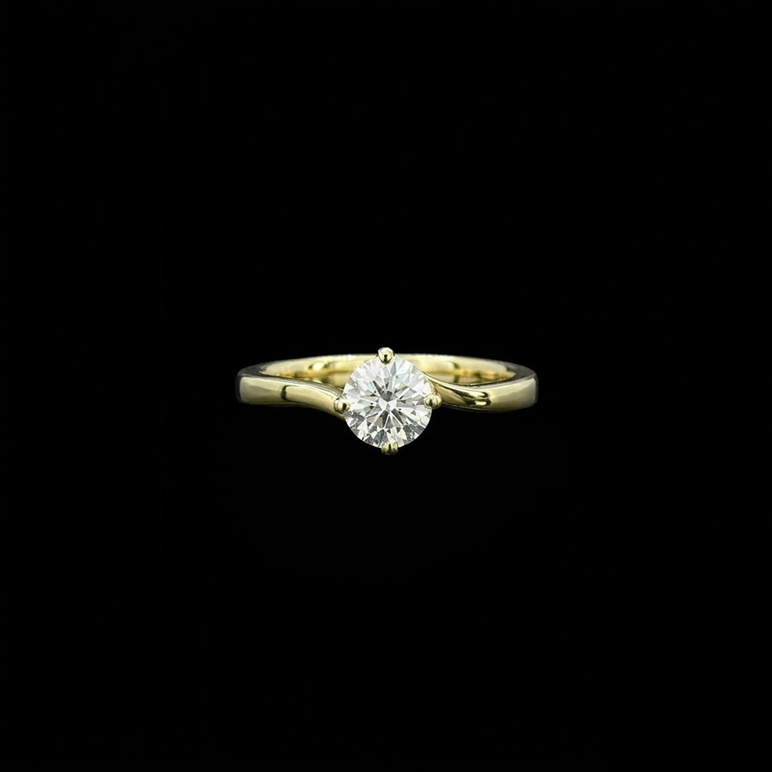 Diamond solitaire ring | Round brilliant | 18ct yellow gold