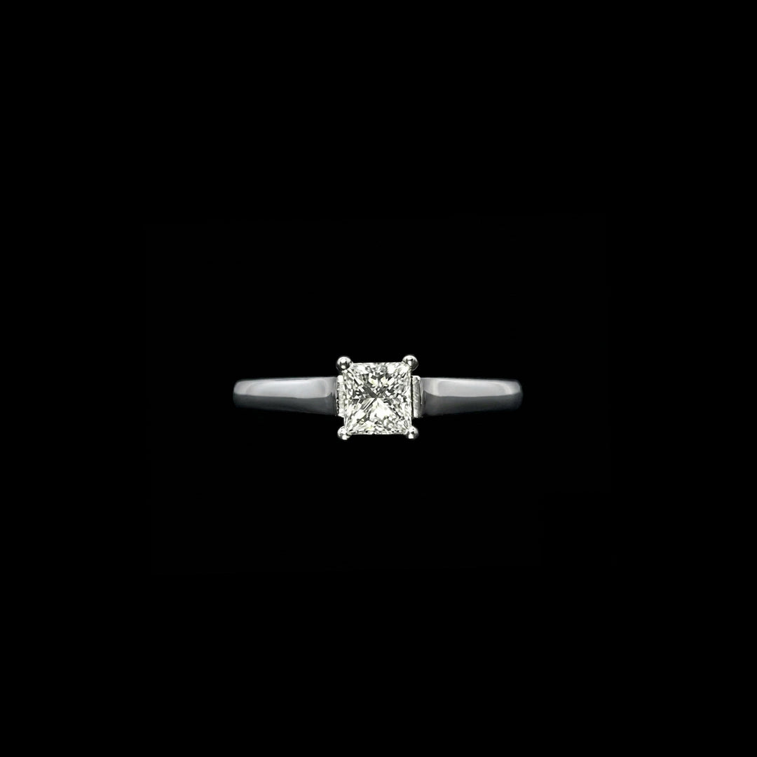 Diamond solitaire ring | Princess cut | Platinum