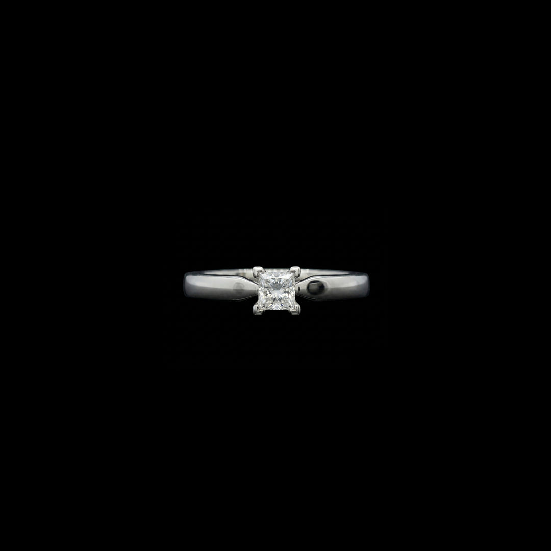 Diamond solitaire ring | Princess cut | 18ct White Gold