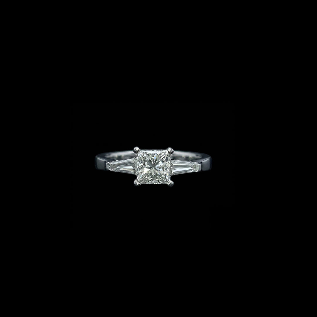 Diamond solitaire ring | Princess cut | Platinum