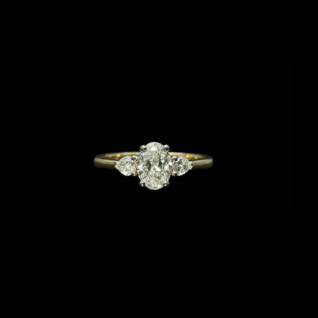 Diamond ring | Oval cut | 18ct Yellow Gold