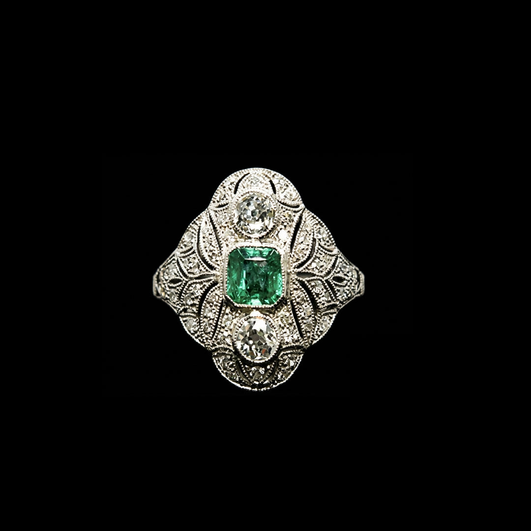 Emerald and Diamond ring | Art Deco | Platinum