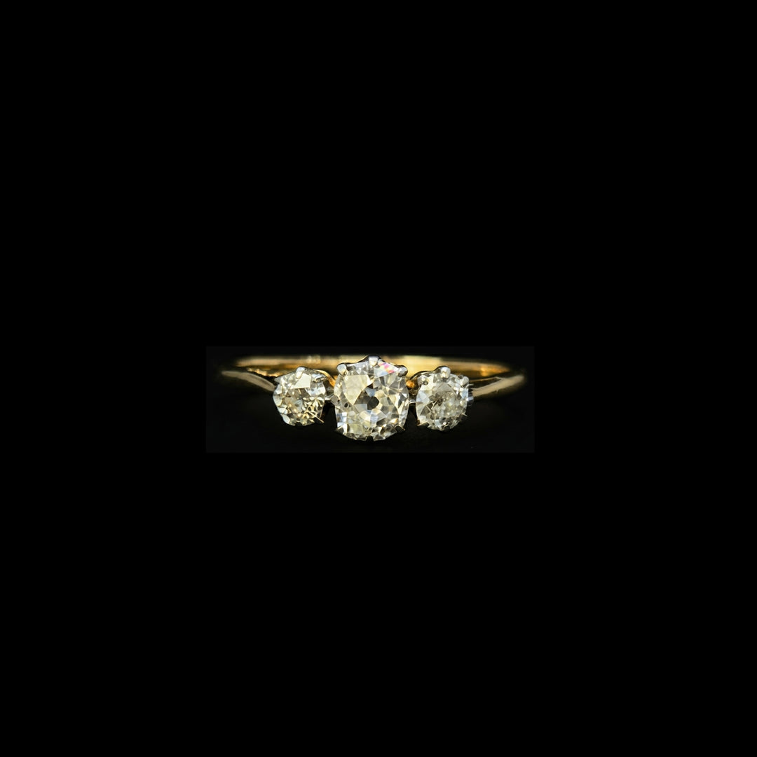 Diamond ring | Trilogy | 18ct yellow gold