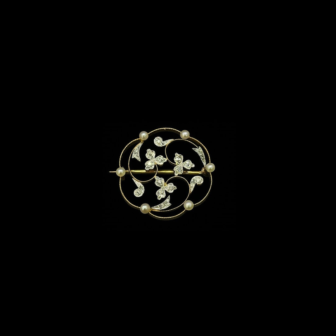 Pearl and diamond brooch | 18ct yellow gold