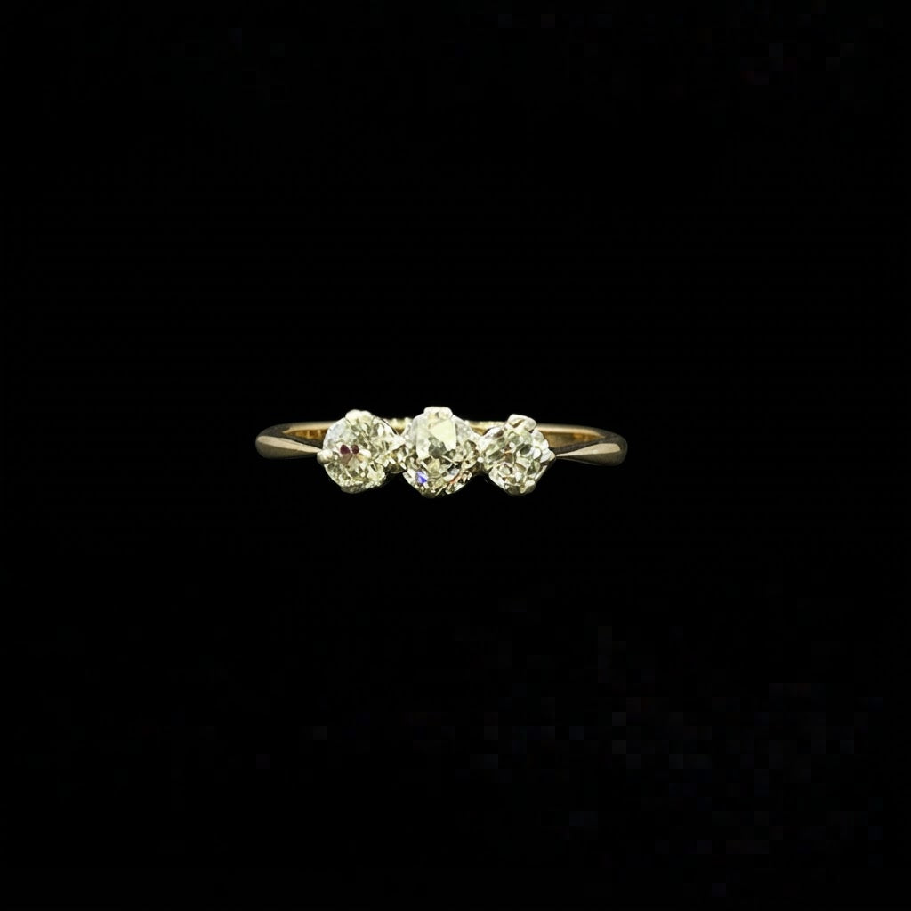 Diamond ring | Trilogy | 18ct yellow gold