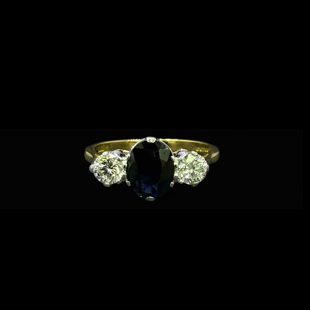 Sapphire and diamond ring | Trilogy | 18ct yellow gold
