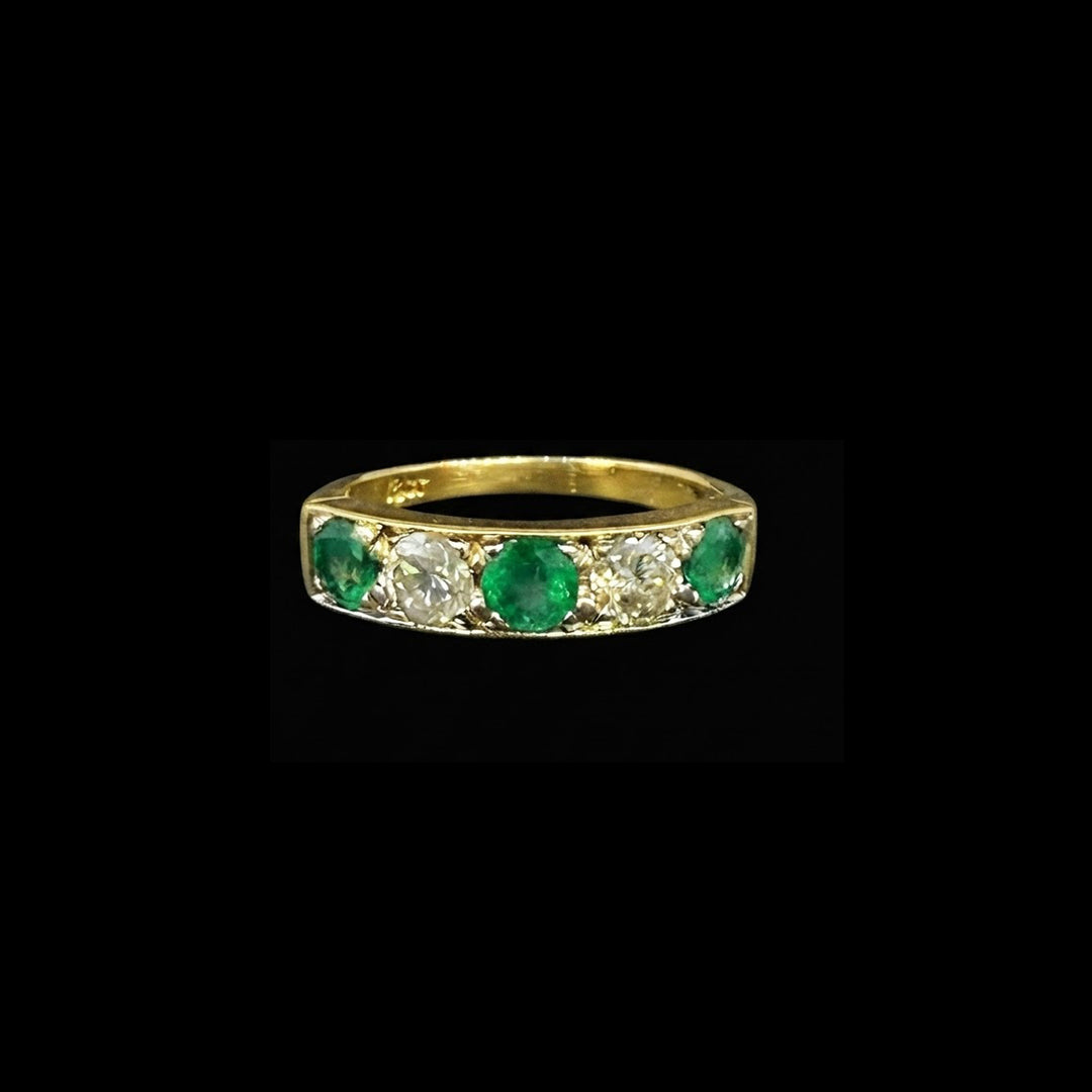 Emerald and diamond ring | 5 stone | 18ct yellow gold