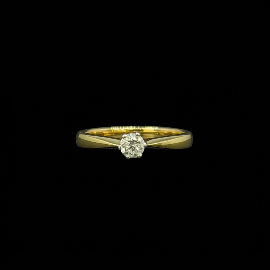 Diamond solitaire ring | Round brilliant | 18ct yellow gold