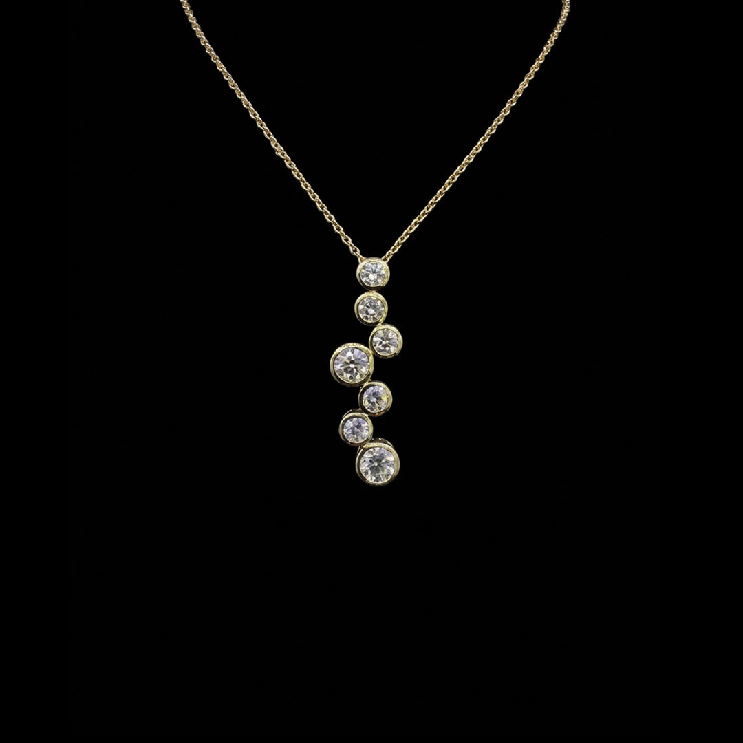 Diamond pendant | Lifestyle | 18ct Yellow Gold